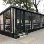 Uzavřená letní terasa restaurace s měkkými okny, Česká republika