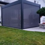 Bioklimatická pergola se ZIP závěsy pro rodinný dům, Česká republika