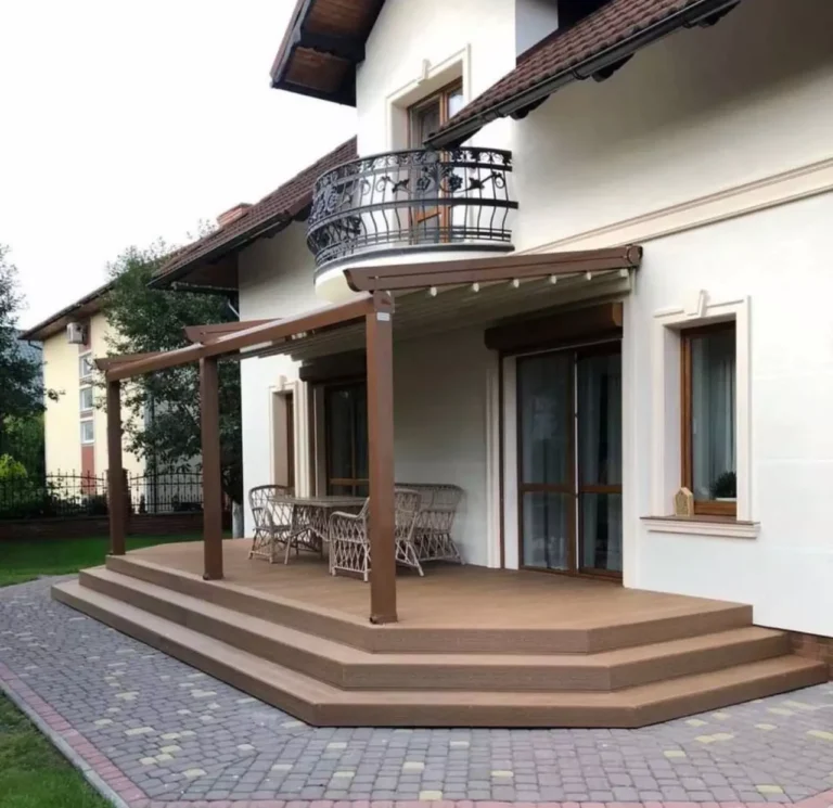 Pergola s rolovací střechou pro rodinný dům, Česká republika
